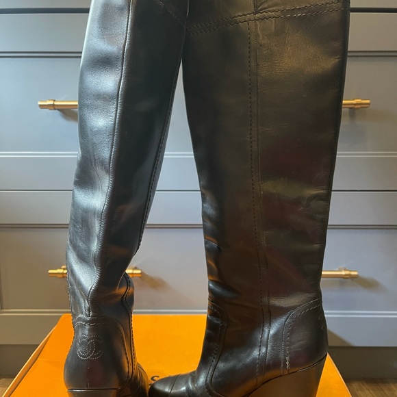 CHANEL - Picture 2 of 4